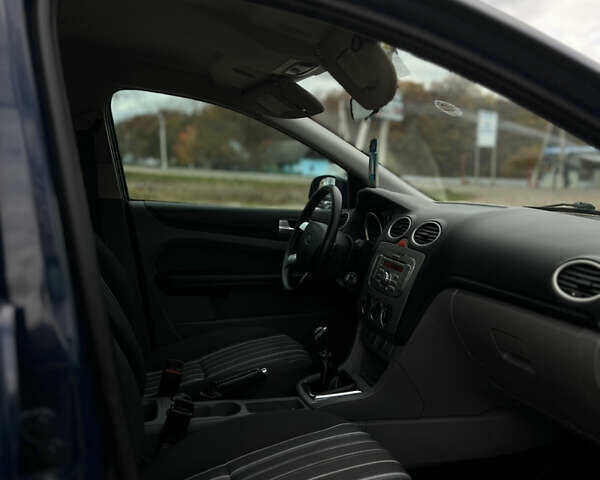 Синій Форд Фокус, об'ємом двигуна 1.6 л та пробігом 287 тис. км за 4999 $, фото 15 на Automoto.ua