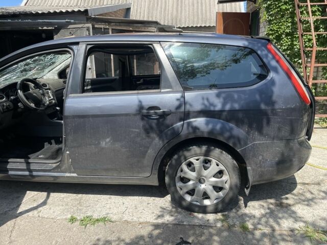 Синий Форд Фокус, объемом двигателя 1.6 л и пробегом 216 тыс. км за 4400 $, фото 4 на Automoto.ua