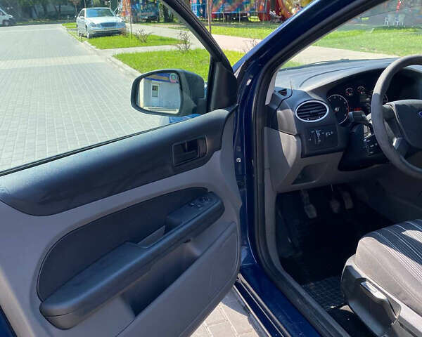 Синий Форд Фокус, объемом двигателя 1.6 л и пробегом 252 тыс. км за 5500 $, фото 16 на Automoto.ua