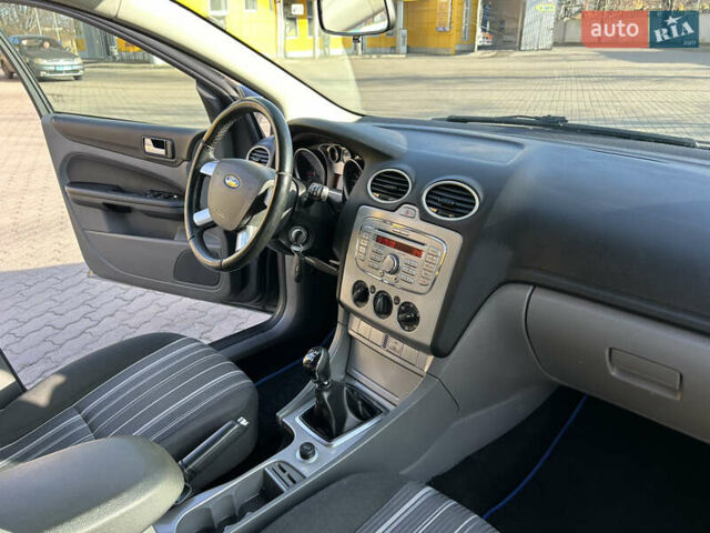 Синий Форд Фокус, объемом двигателя 1.6 л и пробегом 225 тыс. км за 5300 $, фото 23 на Automoto.ua