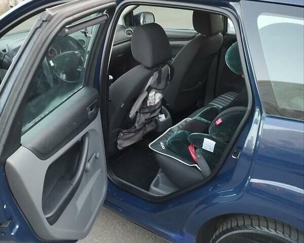 Синій Форд Фокус, об'ємом двигуна 1.6 л та пробігом 280 тис. км за 4800 $, фото 12 на Automoto.ua