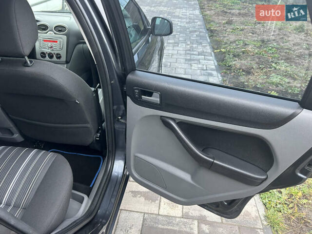 Синий Форд Фокус, объемом двигателя 1.6 л и пробегом 225 тыс. км за 5100 $, фото 21 на Automoto.ua