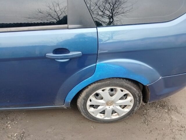 Синій Форд Фокус, об'ємом двигуна 1.6 л та пробігом 398 тис. км за 3400 $, фото 5 на Automoto.ua