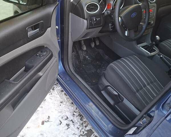 Синій Форд Фокус, об'ємом двигуна 1.6 л та пробігом 212 тис. км за 4850 $, фото 5 на Automoto.ua
