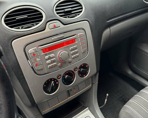 Синий Форд Фокус, объемом двигателя 1.56 л и пробегом 390 тыс. км за 4500 $, фото 9 на Automoto.ua