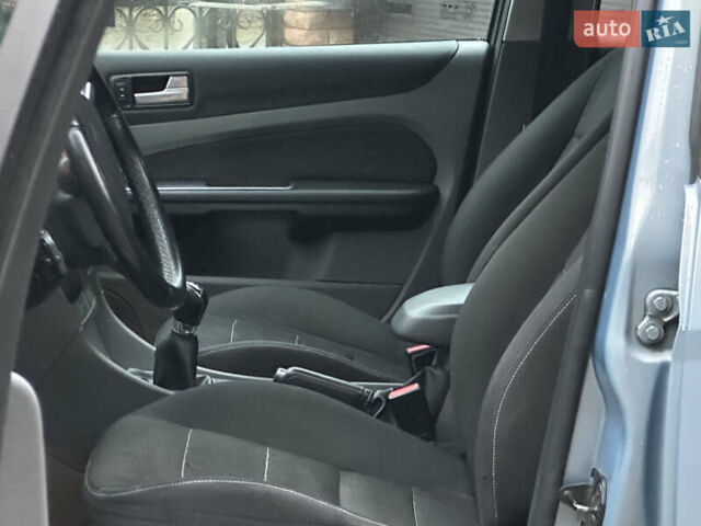 Синий Форд Фокус, объемом двигателя 1.6 л и пробегом 243 тыс. км за 5950 $, фото 21 на Automoto.ua