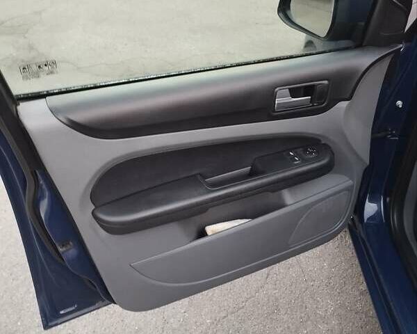 Синій Форд Фокус, об'ємом двигуна 1.6 л та пробігом 280 тис. км за 4800 $, фото 10 на Automoto.ua