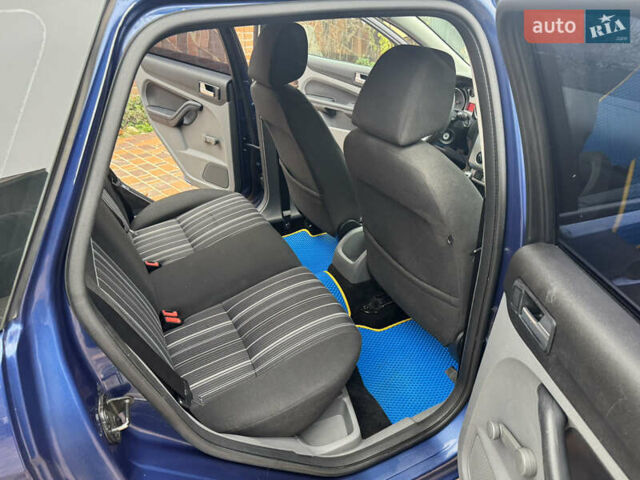 Синий Форд Фокус, объемом двигателя 1.6 л и пробегом 275 тыс. км за 5400 $, фото 7 на Automoto.ua