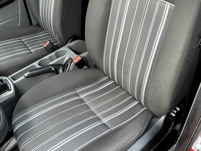 Синий Форд Фокус, объемом двигателя 1.6 л и пробегом 404 тыс. км за 5450 $, фото 7 на Automoto.ua