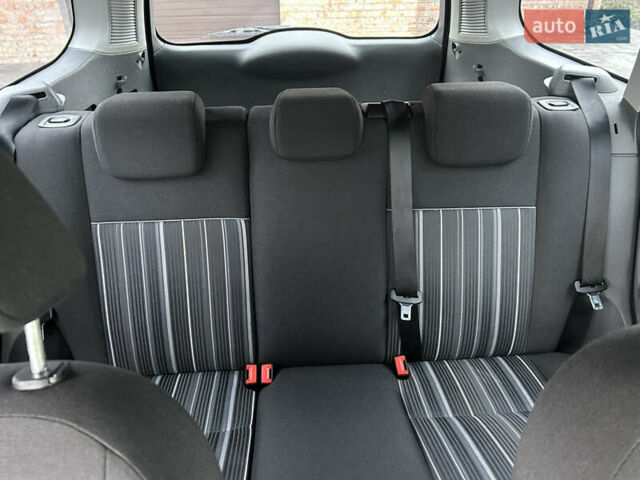 Синий Форд Фокус, объемом двигателя 1.6 л и пробегом 225 тыс. км за 5100 $, фото 34 на Automoto.ua