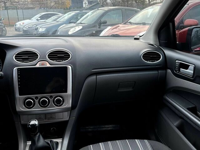 Синий Форд Фокус, объемом двигателя 1.6 л и пробегом 404 тыс. км за 5450 $, фото 9 на Automoto.ua