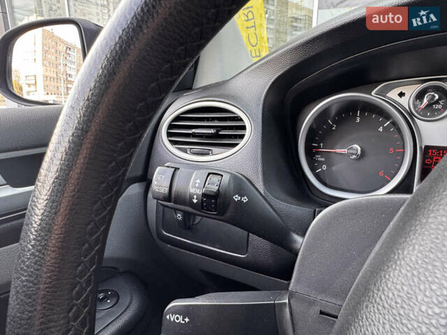 Синий Форд Фокус, объемом двигателя 1.56 л и пробегом 239 тыс. км за 5800 $, фото 21 на Automoto.ua