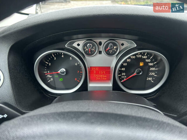 Синий Форд Фокус, объемом двигателя 1.6 л и пробегом 225 тыс. км за 5100 $, фото 28 на Automoto.ua