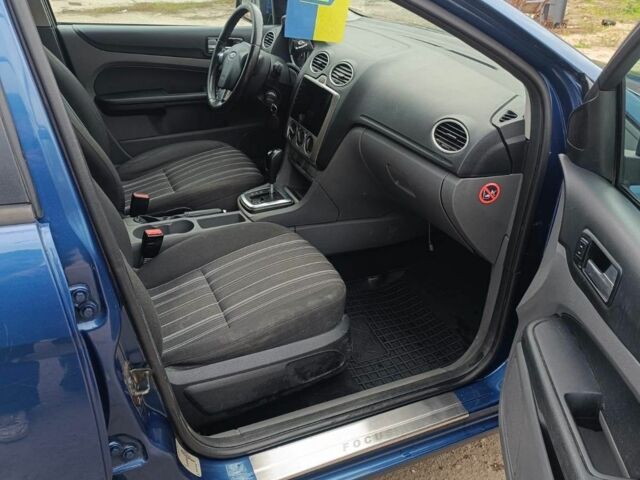 Синій Форд Фокус, об'ємом двигуна 2 л та пробігом 256 тис. км за 5800 $, фото 5 на Automoto.ua