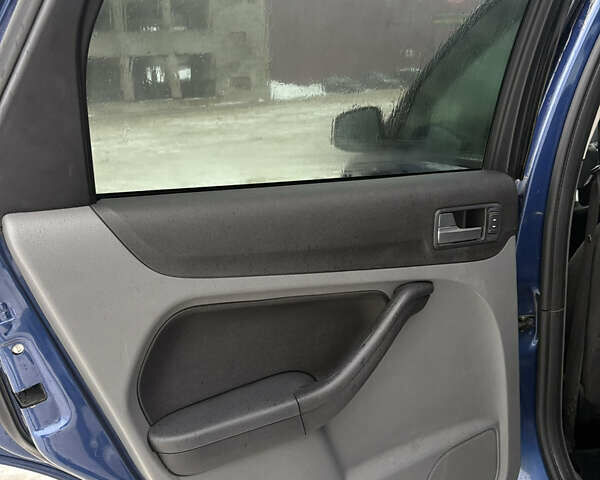 Синий Форд Фокус, объемом двигателя 1.6 л и пробегом 277 тыс. км за 4950 $, фото 17 на Automoto.ua