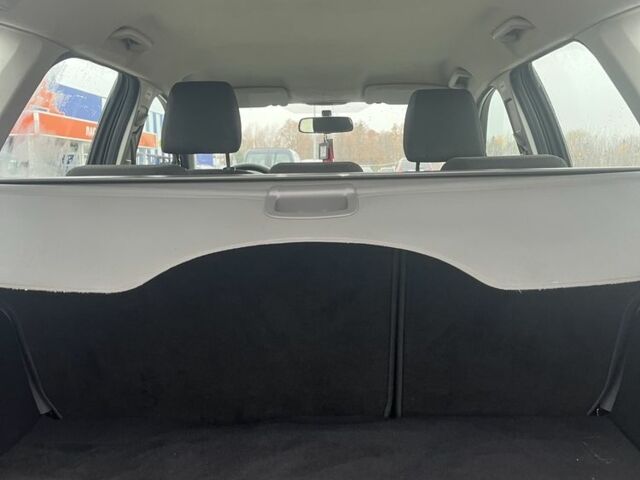 Синий Форд Фокус, объемом двигателя 1.6 л и пробегом 300 тыс. км за 3700 $, фото 5 на Automoto.ua