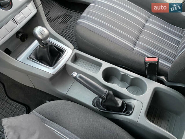 Синий Форд Фокус, объемом двигателя 1.6 л и пробегом 208 тыс. км за 5200 $, фото 48 на Automoto.ua