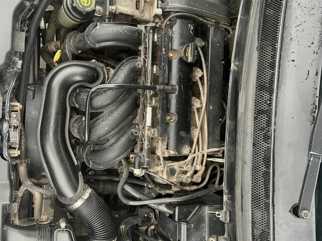 Синий Форд Фокус, объемом двигателя 1.6 л и пробегом 300 тыс. км за 3700 $, фото 11 на Automoto.ua