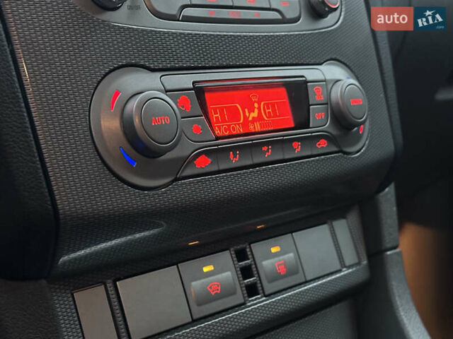 Синий Форд Фокус, объемом двигателя 1.6 л и пробегом 243 тыс. км за 5950 $, фото 19 на Automoto.ua