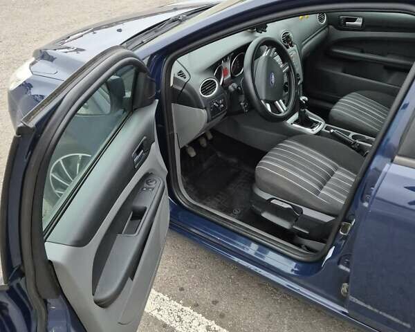 Синій Форд Фокус, об'ємом двигуна 1.6 л та пробігом 160 тис. км за 6000 $, фото 10 на Automoto.ua