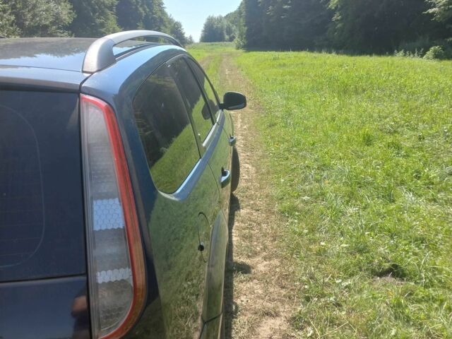 Синій Форд Фокус, об'ємом двигуна 2 л та пробігом 236 тис. км за 4500 $, фото 6 на Automoto.ua