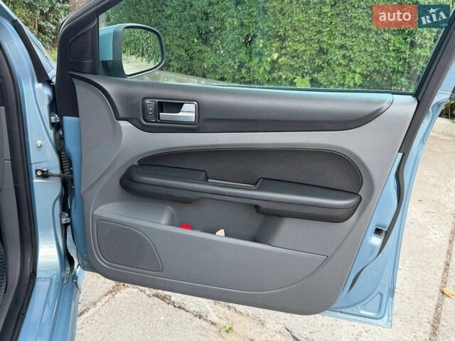 Синій Форд Фокус, об'ємом двигуна 1.56 л та пробігом 249 тис. км за 4500 $, фото 39 на Automoto.ua