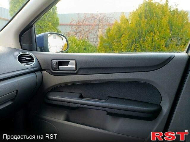Синій Форд Фокус, об'ємом двигуна 1.6 л та пробігом 190 тис. км за 5600 $, фото 5 на Automoto.ua