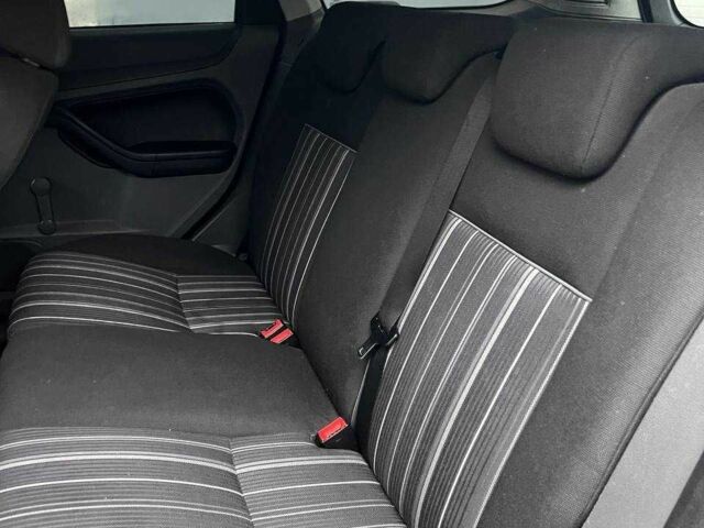 Синій Форд Фокус, об'ємом двигуна 1.6 л та пробігом 328 тис. км за 4200 $, фото 2 на Automoto.ua