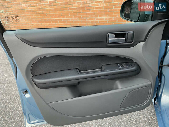 Синий Форд Фокус, объемом двигателя 1.6 л и пробегом 208 тыс. км за 5200 $, фото 25 на Automoto.ua