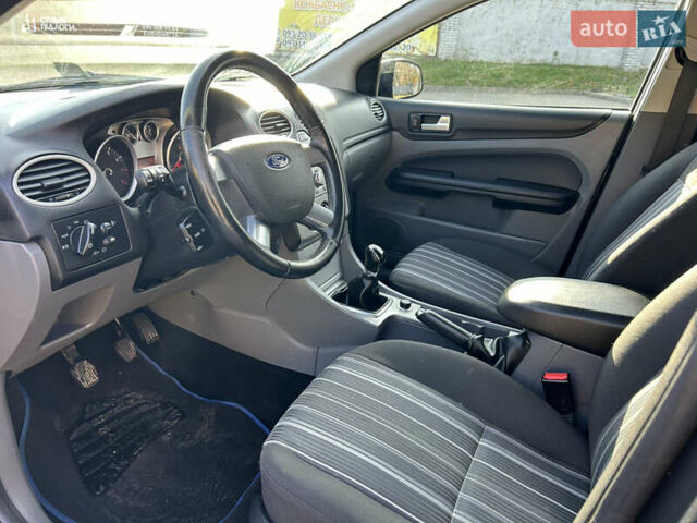 Синий Форд Фокус, объемом двигателя 1.6 л и пробегом 225 тыс. км за 5300 $, фото 13 на Automoto.ua