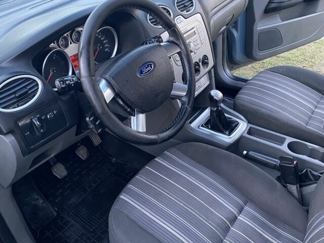 Синий Форд Фокус, объемом двигателя 1.6 л и пробегом 370 тыс. км за 4900 $, фото 4 на Automoto.ua