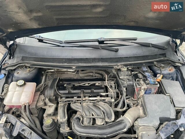 Синій Форд Фокус, об'ємом двигуна 1.6 л та пробігом 287 тис. км за 3400 $, фото 13 на Automoto.ua