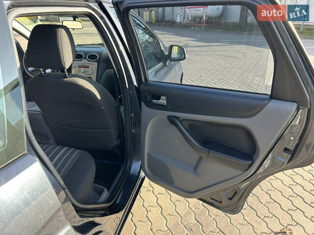 Синий Форд Фокус, объемом двигателя 1.6 л и пробегом 225 тыс. км за 5300 $, фото 20 на Automoto.ua