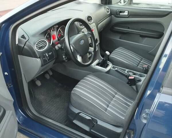 Синій Форд Фокус, об'ємом двигуна 1.6 л та пробігом 280 тис. км за 4800 $, фото 11 на Automoto.ua