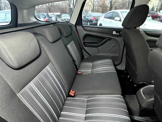 Синий Форд Фокус, объемом двигателя 1.6 л и пробегом 404 тыс. км за 5450 $, фото 4 на Automoto.ua