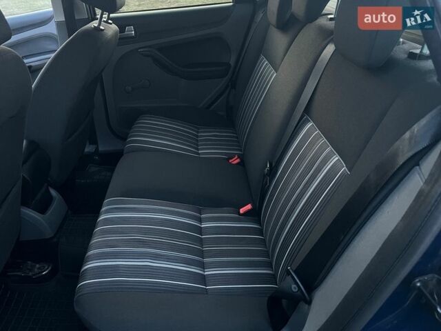 Синій Форд Фокус, об'ємом двигуна 1.6 л та пробігом 358 тис. км за 4200 $, фото 13 на Automoto.ua