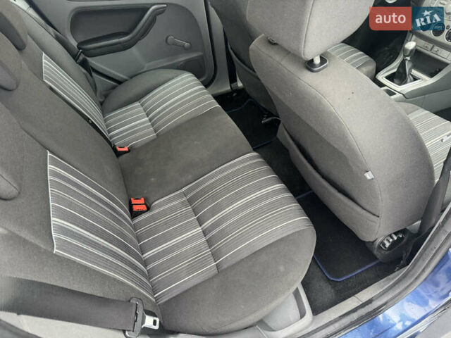 Синій Форд Фокус, об'ємом двигуна 1.6 л та пробігом 257 тис. км за 2490 $, фото 6 на Automoto.ua