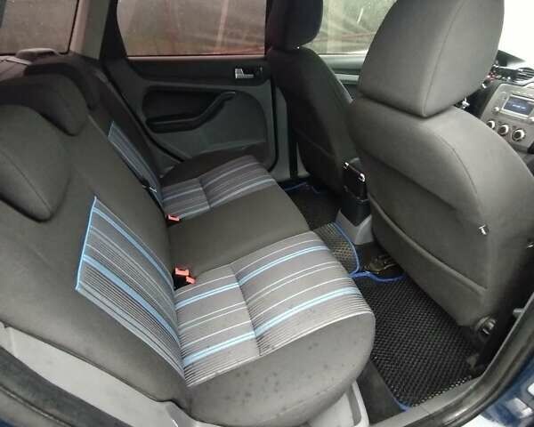 Синий Форд Фокус, объемом двигателя 1.6 л и пробегом 278 тыс. км за 5100 $, фото 18 на Automoto.ua