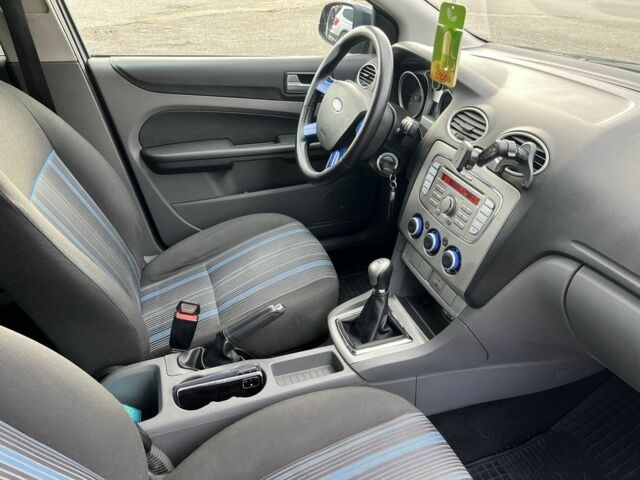 Синий Форд Фокус, объемом двигателя 1.6 л и пробегом 280 тыс. км за 4100 $, фото 16 на Automoto.ua