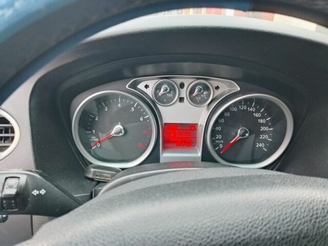 Синій Форд Фокус, об'ємом двигуна 1.6 л та пробігом 398 тис. км за 3700 $, фото 4 на Automoto.ua