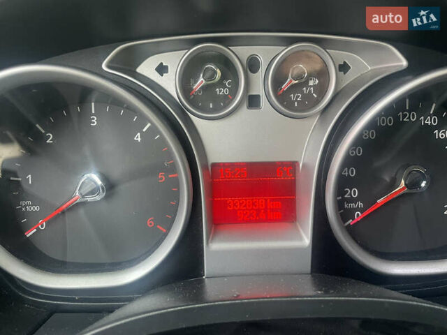 Синій Форд Фокус, об'ємом двигуна 1.6 л та пробігом 318 тис. км за 5399 $, фото 9 на Automoto.ua