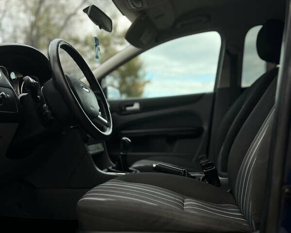 Синій Форд Фокус, об'ємом двигуна 1.6 л та пробігом 287 тис. км за 4999 $, фото 26 на Automoto.ua