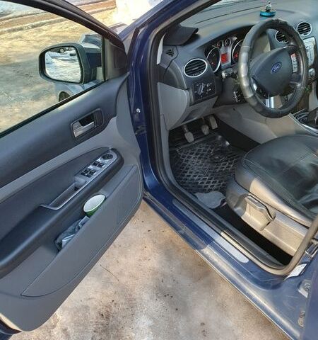 Синій Форд Фокус, об'ємом двигуна 1.6 л та пробігом 405 тис. км за 3800 $, фото 12 на Automoto.ua