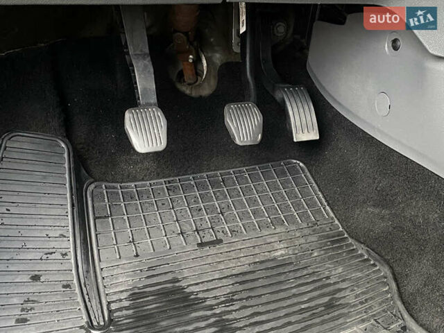 Синий Форд Фокус, объемом двигателя 1.6 л и пробегом 208 тыс. км за 5200 $, фото 49 на Automoto.ua