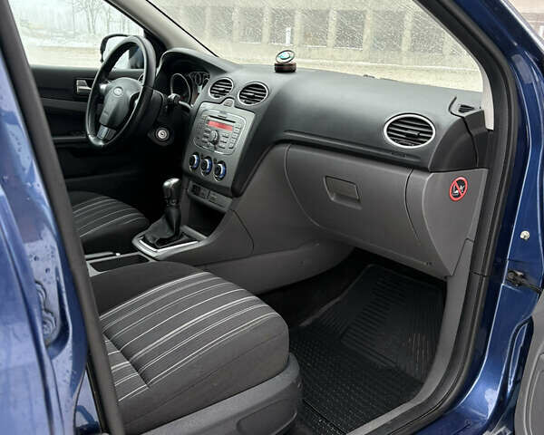 Синий Форд Фокус, объемом двигателя 1.6 л и пробегом 277 тыс. км за 4950 $, фото 12 на Automoto.ua