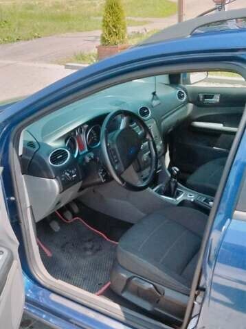 Синій Форд Фокус, об'ємом двигуна 1.8 л та пробігом 288 тис. км за 6000 $, фото 3 на Automoto.ua