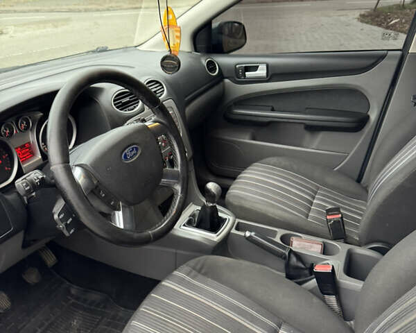 Синий Форд Фокус, объемом двигателя 1.56 л и пробегом 390 тыс. км за 4500 $, фото 7 на Automoto.ua