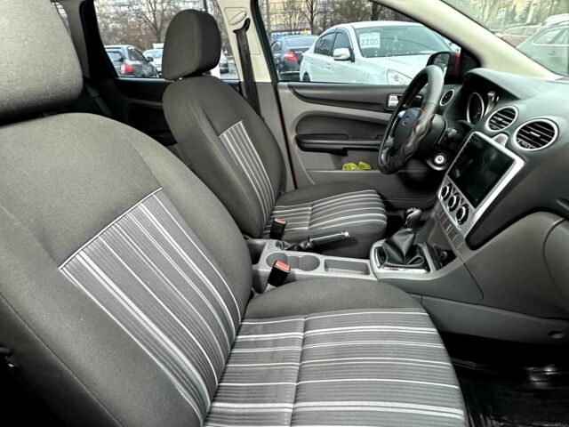 Синий Форд Фокус, объемом двигателя 1.6 л и пробегом 404 тыс. км за 5450 $, фото 3 на Automoto.ua