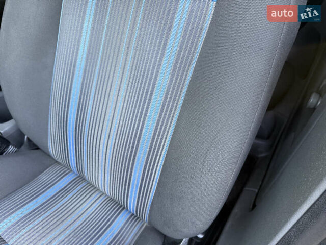 Синій Форд Фокус, об'ємом двигуна 1.6 л та пробігом 200 тис. км за 4499 $, фото 31 на Automoto.ua