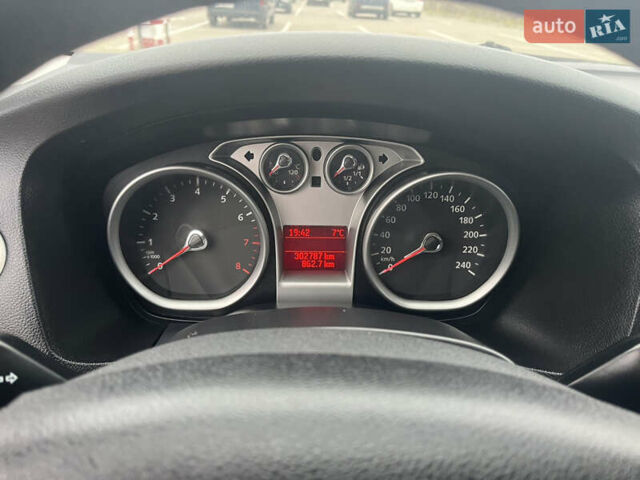 Синій Форд Фокус, об'ємом двигуна 1.6 л та пробігом 301 тис. км за 3850 $, фото 20 на Automoto.ua